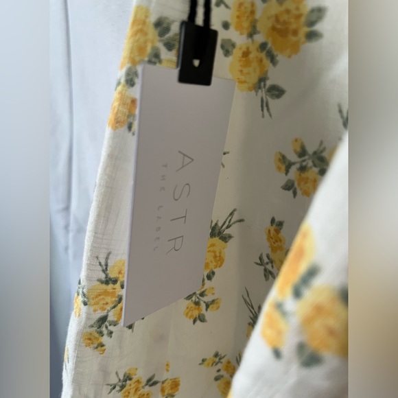 New ASTR The Label Mini Dress NWT  Floral Yellow Wedding Guest Garden Party - Picture 4 of 5